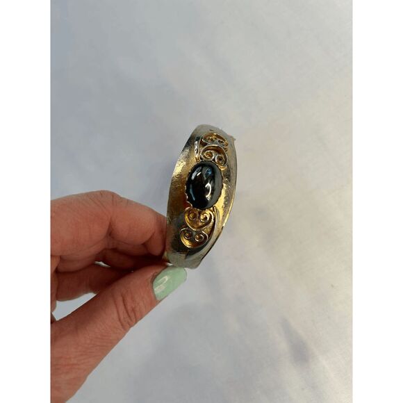 Vintage Gold Tone, Black Jem Wide Snap Bracelet, Scroll, Textured, Mid-Century - Picture 6 of 7